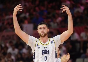 努尔基奇谈失利：给了对手太多空位投篮机会 不该盲目协防