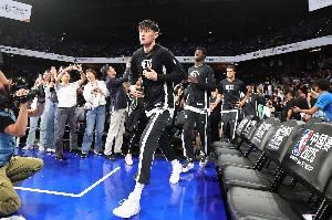 媒体人：小曾没展示出真正实力 身体和篮网没给设计战术是原因