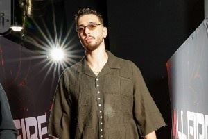 火箭众将红毯秀：申京度假风 杜兰特钟爱格子衫 谢泼德如邻家男孩