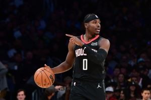 媒体人：火箭替补席确实没几个正常人了 得亏末节有霍勒迪和申京